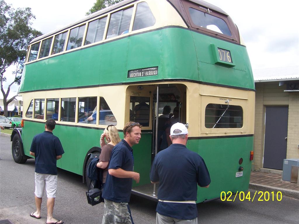 Bus leaving Motto Farm